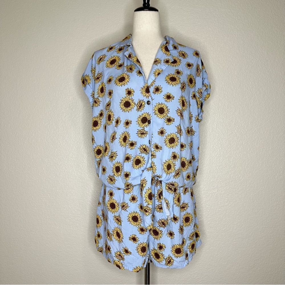 No Boundaries Blue Sunflower Tie Front Shirt & Short Set - Picture 2 of 13